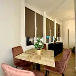 Luxury By Rikas Appartamento Mons