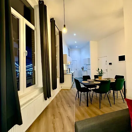 Luxury By Rikas Apartment