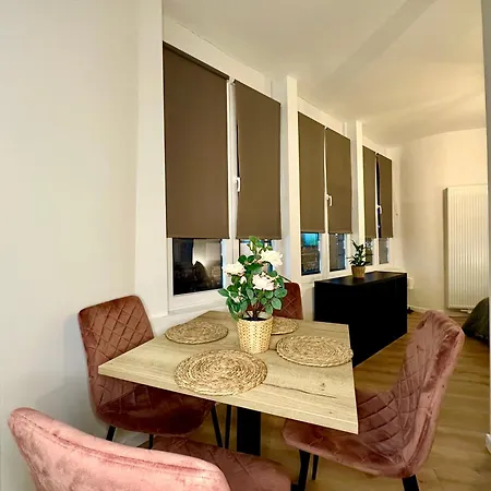 Luxury By Rikas Apartman Mons