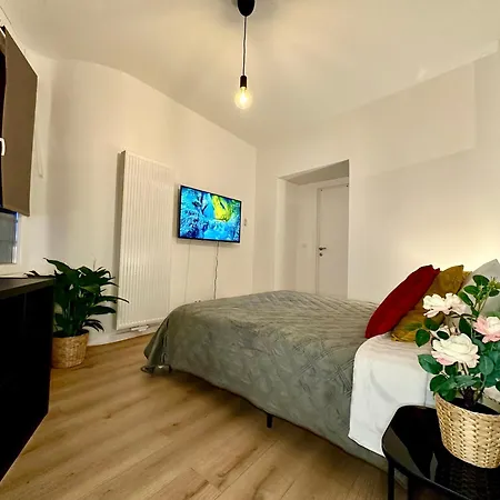 Luxury By Rikas Apartman Mons