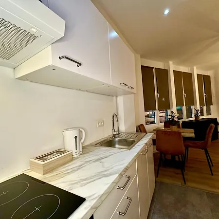 Luxury By Rikas Apartman